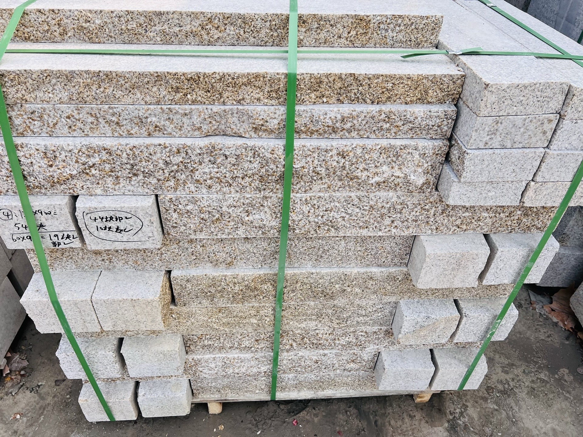 芝麻白石材批發(fā)廠家電話咨詢火燒板蘑菇石